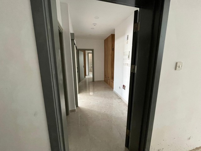 LEFKOŞA/KÜÇÜKKAYMAKLI BÖLGESİNDE 235m2 3+1 LÜKS PENTHOUSE