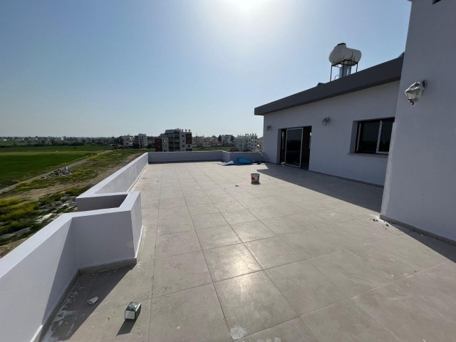 LEFKOŞA/KÜÇÜKKAYMAKLI BÖLGESİNDE 235m2 3+1 LÜKS PENTHOUSE