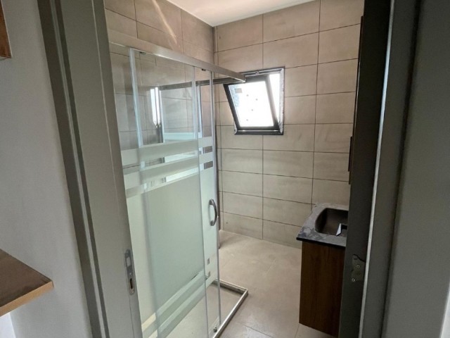 LEFKOŞA/KÜÇÜKKAYMAKLI BÖLGESİNDE 235m2 3+1 LÜKS PENTHOUSE