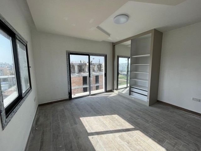 LEFKOŞA/KÜÇÜKKAYMAKLI BÖLGESİNDE 235m2 3+1 LÜKS PENTHOUSE