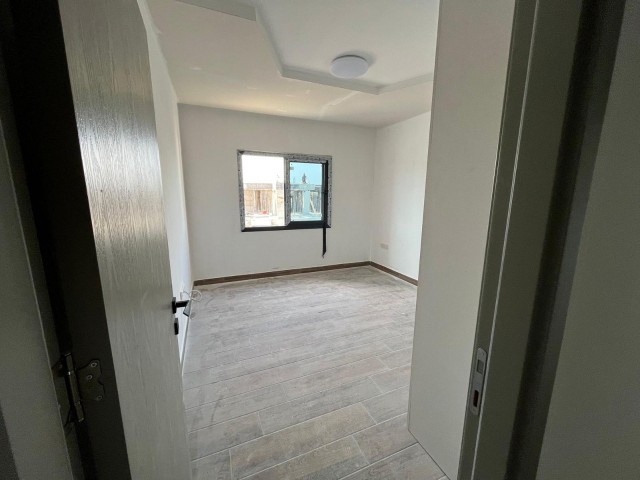 LEFKOŞA/KÜÇÜKKAYMAKLI BÖLGESİNDE 235m2 3+1 LÜKS PENTHOUSE