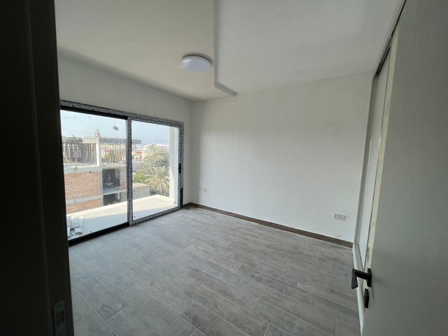 LEFKOŞA/KÜÇÜKKAYMAKLI BÖLGESİNDE 235m2 3+1 LÜKS PENTHOUSE