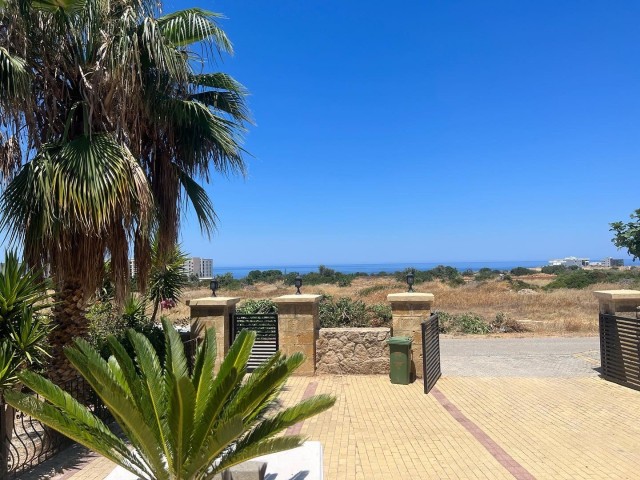 VILLA ZUM VERKAUF IN FRIEDLICHER UND RUHIGER LAGE MIT MEERBLICK POOL IN DER NÄHE DES GİRNE ELEXUS HOTELS 