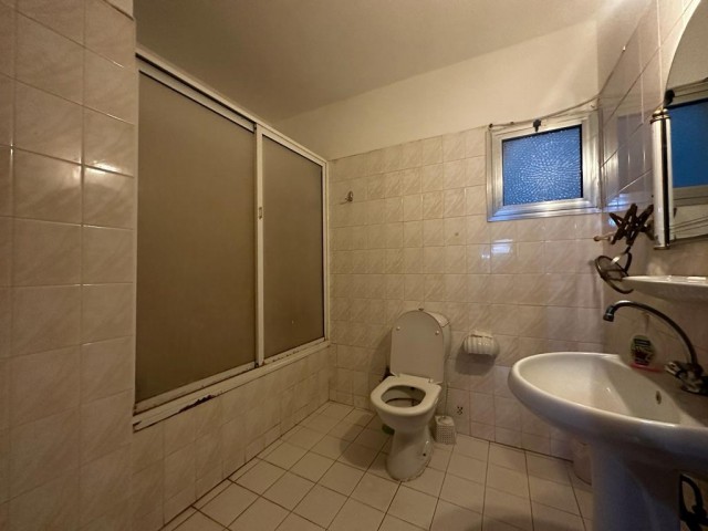 3+1 flat for sale with ground floor commercial permit in LEFKOŞA/ORTAKÖY