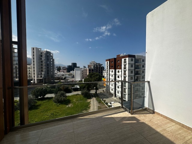 130 m2 LUXURY APARTMENT WITH WIDE ROOMS WITH MOUNTAIN AND SEA VIEWS IN CENTER OF GIRNE