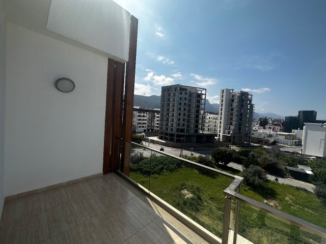 130 m2 LUXURY APARTMENT WITH WIDE ROOMS WITH MOUNTAIN AND SEA VIEWS IN CENTER OF GIRNE