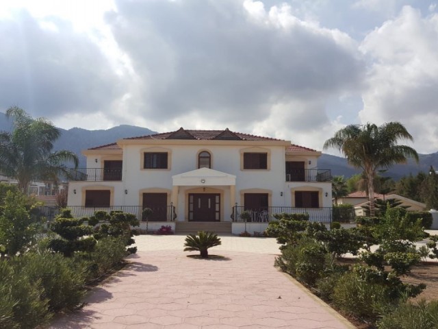 500m2 VILLA WITH POOL WITH POOL IN 2,700 SQUARE FEET IN AMAZING KOBUM IN ALSANCAKTA, GIRNE 