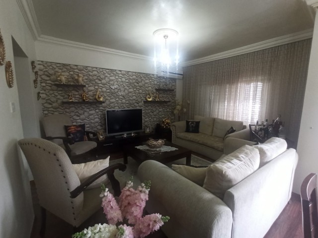 GİRNE MERKEZ’DE SATILIK 3+1 DAİRE