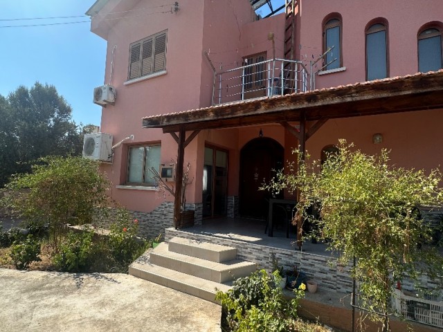 FREISTEHENDES HAUS MIT GROSSEM GARTEN IN DER REGION KYRENIA/DİKMEN