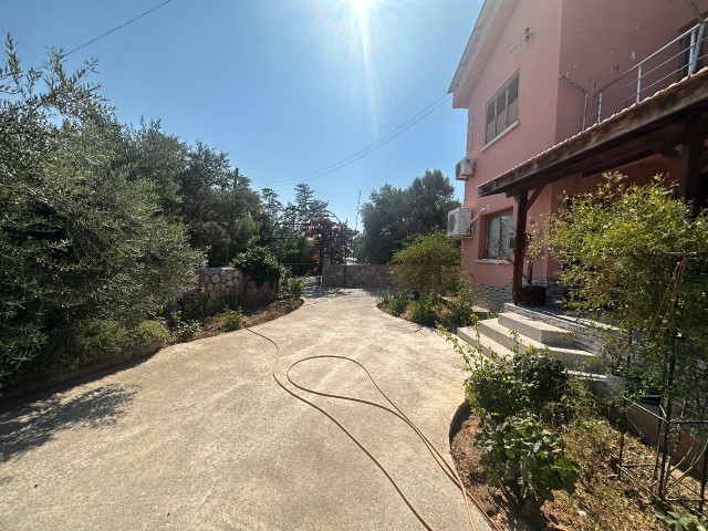 FREISTEHENDES HAUS MIT GROSSEM GARTEN IN DER REGION KYRENIA/DİKMEN