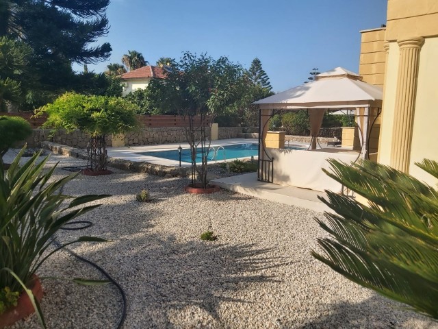 300m2 FULLY FURNISHED VILLA WITH A POOL IN KYRENIA/KARŞIYAKA 1.5 DOCTORS OF LAND