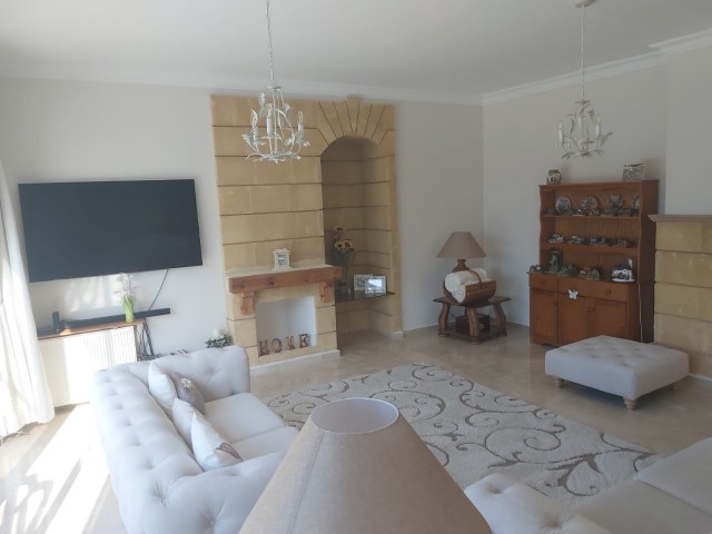 300m2 FULLY FURNISHED VILLA WITH A POOL IN KYRENIA/KARŞIYAKA 1.5 DOCTORS OF LAND