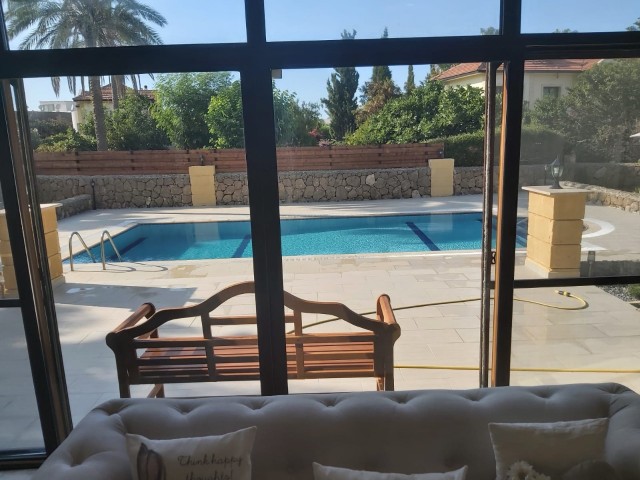 300m2 FULLY FURNISHED VILLA WITH A POOL IN KYRENIA/KARŞIYAKA 1.5 DOCTORS OF LAND