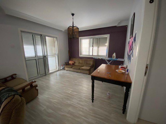 3+1 (GEWERBEGENEHMIGUNG KANN ERHALTEN WERDEN) 170 m2 WOHNUNG IN NICOSIA DEREBOYU