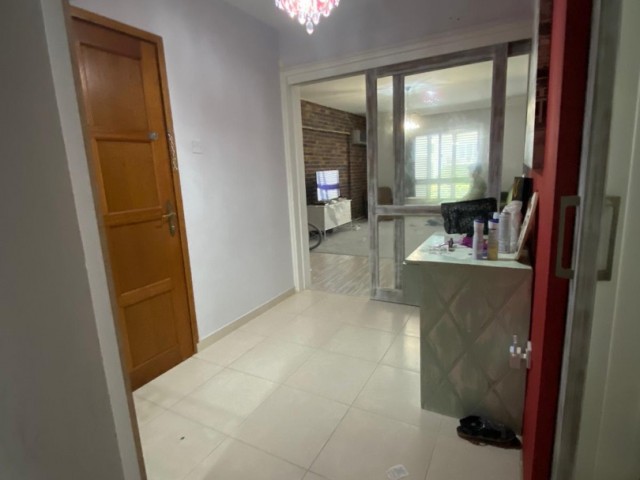 LEFKOŞA DEREBOYU BÖLGESİNDE 3+1 (TİCARİ İZİN ALINABİLEN) 170 m2 DAİRE 