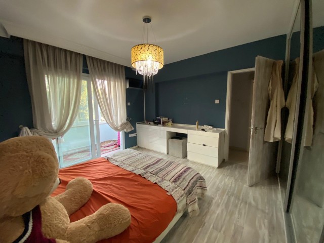 LEFKOŞA DEREBOYU BÖLGESİNDE 3+1 (TİCARİ İZİN ALINABİLEN) 170 m2 DAİRE 