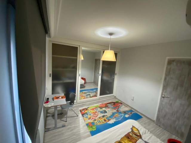 LEFKOŞA DEREBOYU BÖLGESİNDE 3+1 (TİCARİ İZİN ALINABİLEN) 170 m2 DAİRE 