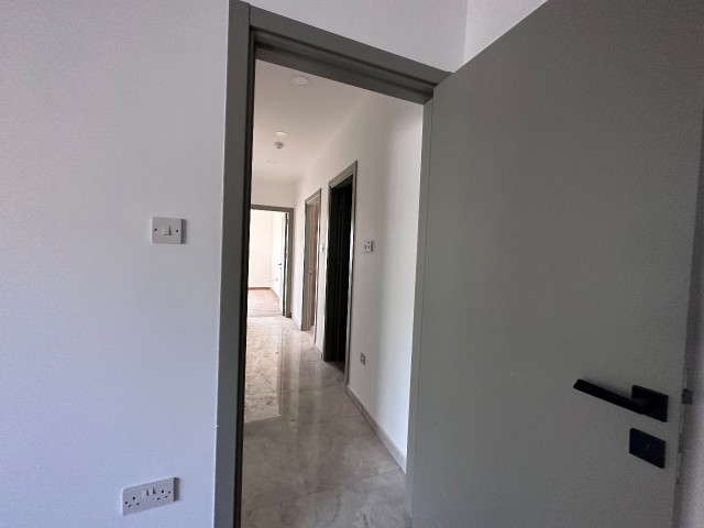 3+ 1 LUXUSWOHNUNG IN NICOSIA / KAYMAKLI-GEBIET