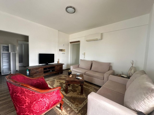 2+1 Penthouse zur Miete in der Gegend von Nikosia Yenikent