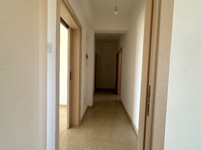 GÜZELYURT BÖLGESİNDE ANA YOL ÜZERİNDE  3+1 GENİŞ DAİRE 