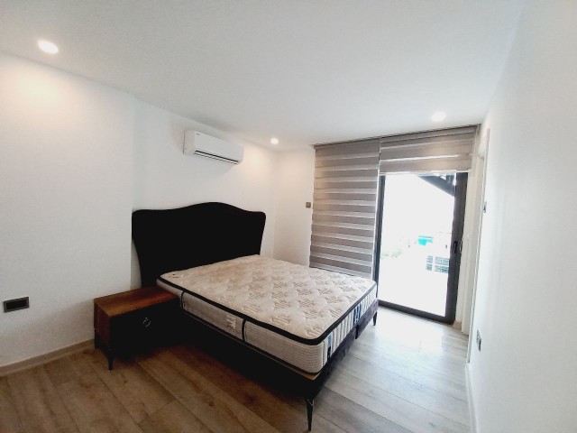 Girne merkezde dağ deniz manzaralı lüx 3+1 penthouse