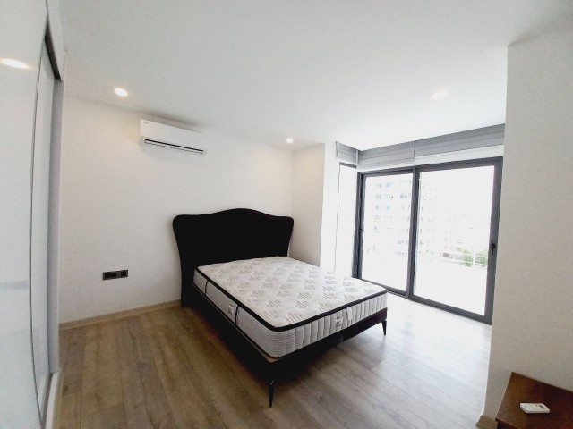 Girne merkezde dağ deniz manzaralı lüx 3+1 penthouse