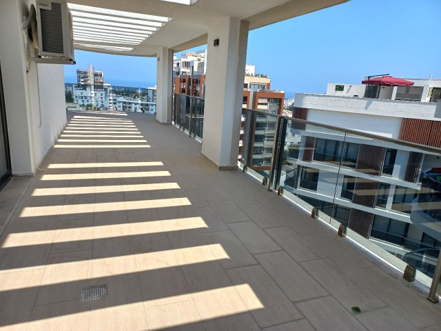 Girne merkezde özel havuzlu lüx eşyalı 3+1 penthouse