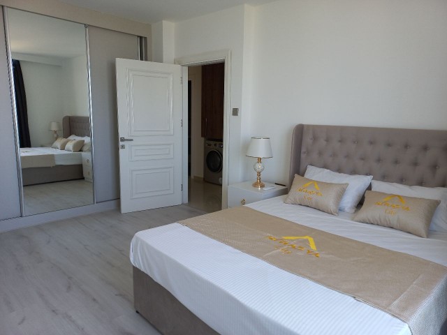 Luxuriös eingerichtetes 3+1-Penthouse mit privatem Pool im Zentrum von Kyrenia