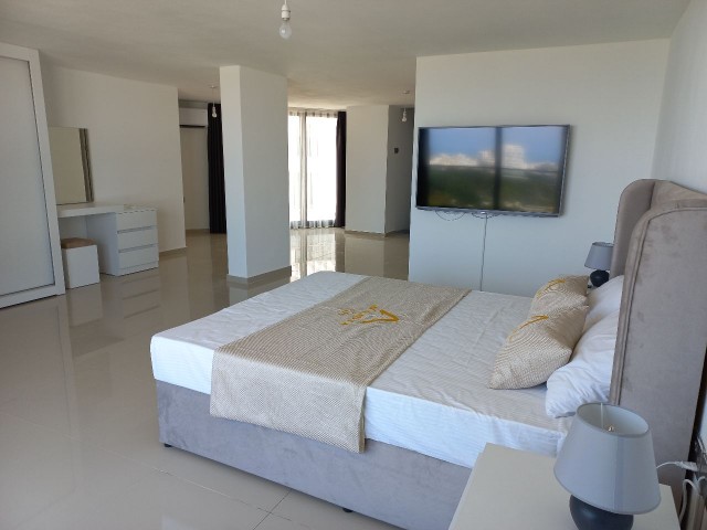 Girne merkezde özel havuzlu lüx eşyalı 3+1 penthouse