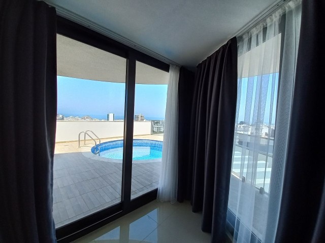 Girne merkezde özel havuzlu lüx eşyalı 3+1 penthouse