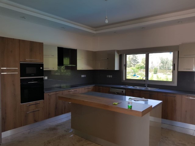 PERFEKTE 4+1 VILLA IN KYRENIA ALSANCAK