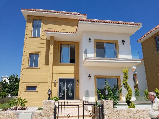 GİRNE ALSANCAK TA 3+1 MÜKKEMMEL VİLLA