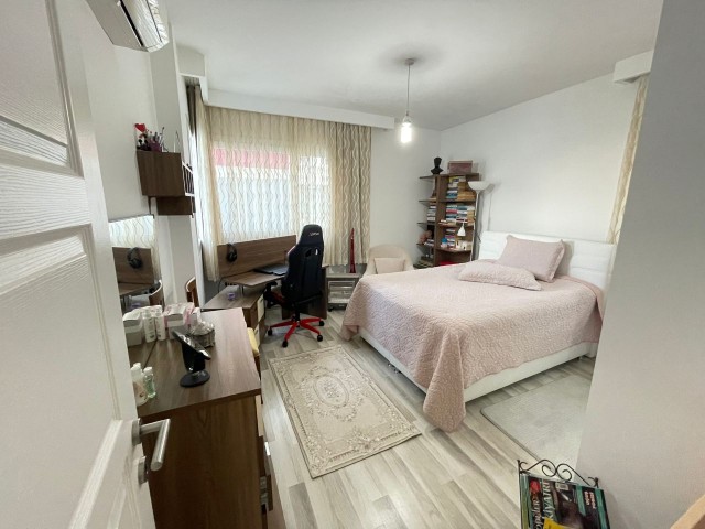 GİRNE MERKEZDE GÜVENLİKLİ SİTEDE 2+1 EŞYALI DAİRE