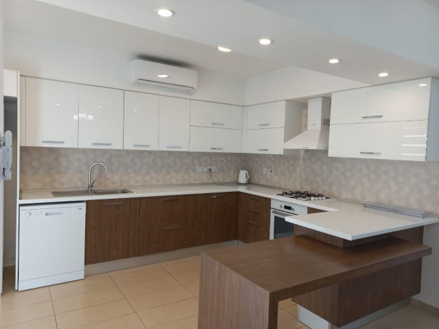 Luxury furnished 3+1 flat for rent in a complex in the center of Kyrenia