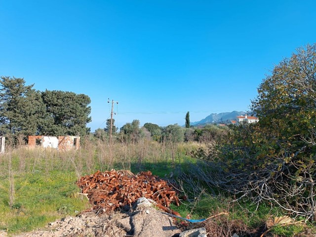 2 ACRES 211 m² ELEKTRISCHES WASSER UND ELEKTRIZITÄT IN LAPTA