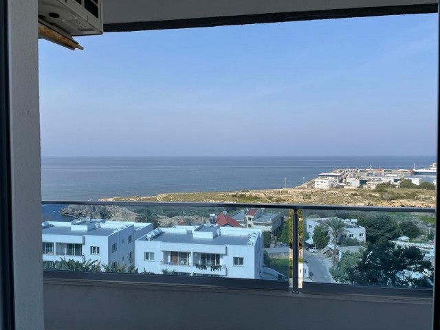 GROSSE LUXUSMÖBELVERMIETUNG MIT MEERBLICK IM ZENTRUM VON KYRENIA 1+1