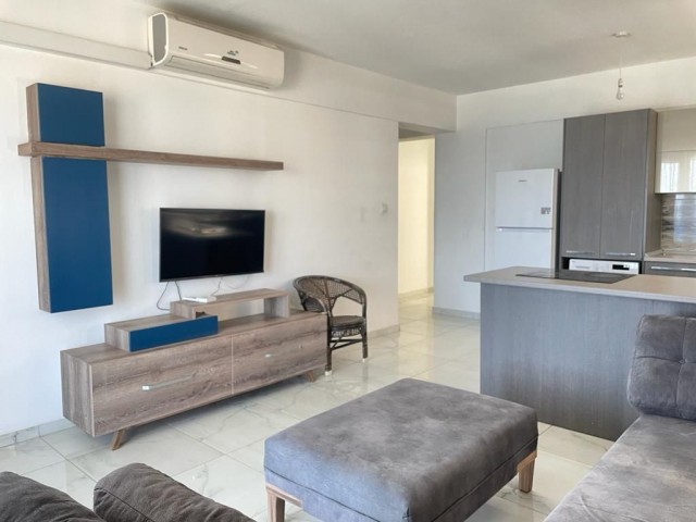 Luxuriöse 2+1 Wohnung mit Blick auf die Berge und das Meer im Zentrum von Kyrenia