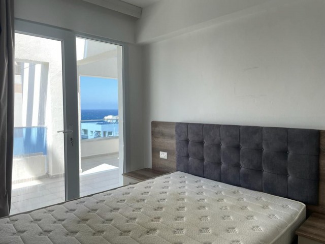 Luxuriöse 2+1 Wohnung mit Blick auf die Berge und das Meer im Zentrum von Kyrenia