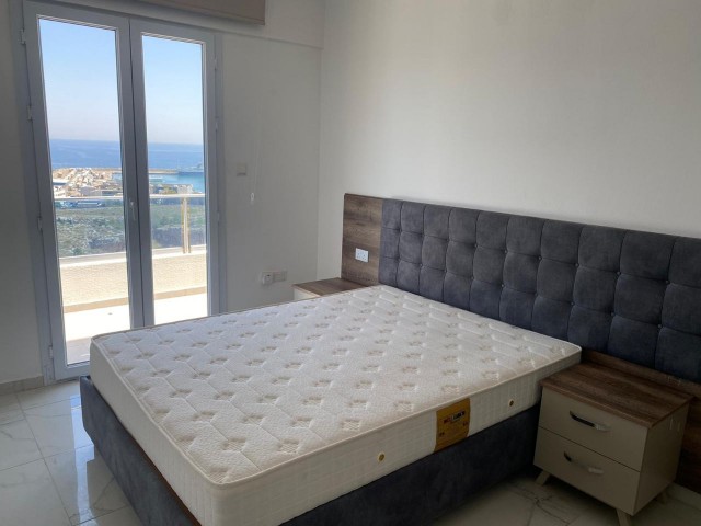 Luxuriöse 2+1 Wohnung mit Blick auf die Berge und das Meer im Zentrum von Kyrenia