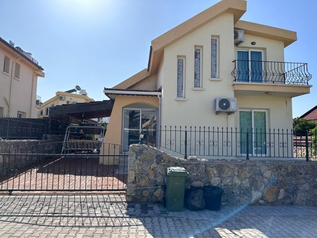 3+1 villa with pool for sale in Karsiyaka