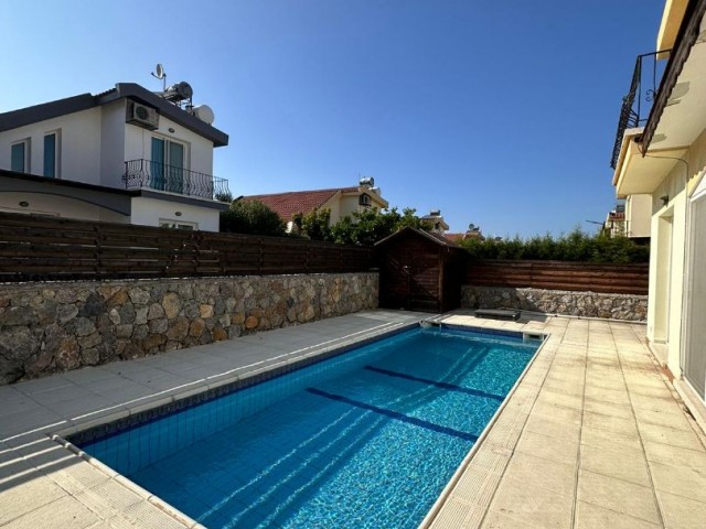 3+1 villa with pool for sale in Karsiyaka