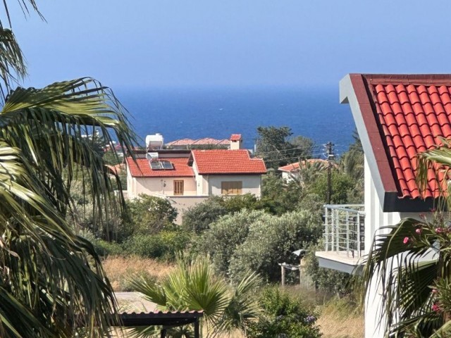 3+1 villa with pool for sale in Karsiyaka