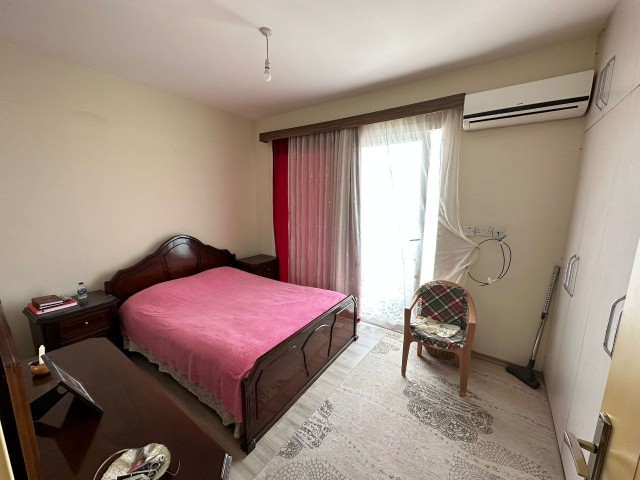 2+1 LARGE 120 m² FLAT FOR SALE IN THE CENTER OF KYRENIA