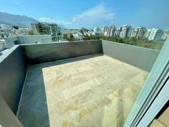 Kyrenia Zentrum 3+1 Penthouse zu vermieten