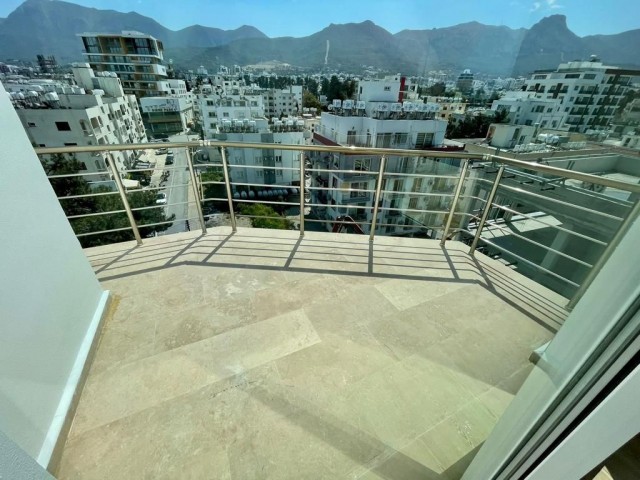 Kyrenia Zentrum 3+1 Penthouse zu vermieten