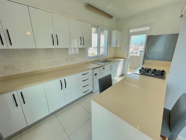 Kyrenia Zentrum 3+1 Penthouse zu vermieten