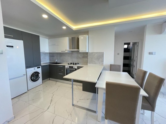 GİRNE MERKEZDE SİTE İÇERSİNDE LÜKS EŞYALI  2+1 SATILIK DAİRE