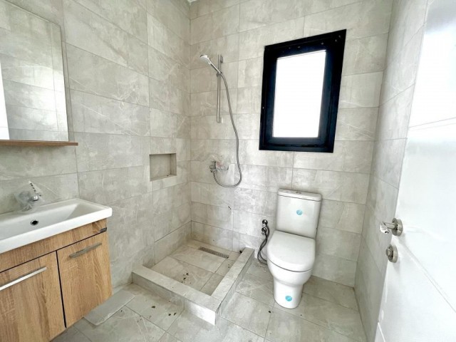 GİRNE KARŞIYAKA BÖLGESİNDE 4+1 SATILIK Villa