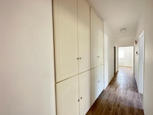 GİRNE MERKEZDE 3+1  GENİŞ 145M2 SATILIK DAİRE