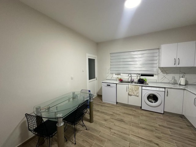 GİRNE MERKEZDE 3+1  GENİŞ 145M2 SATILIK DAİRE